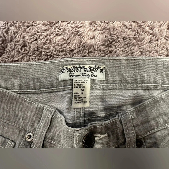 Forever 21 Grey Straight Leg Jeans Distressed Wear Marks Size 24 - Picture 10 of 10